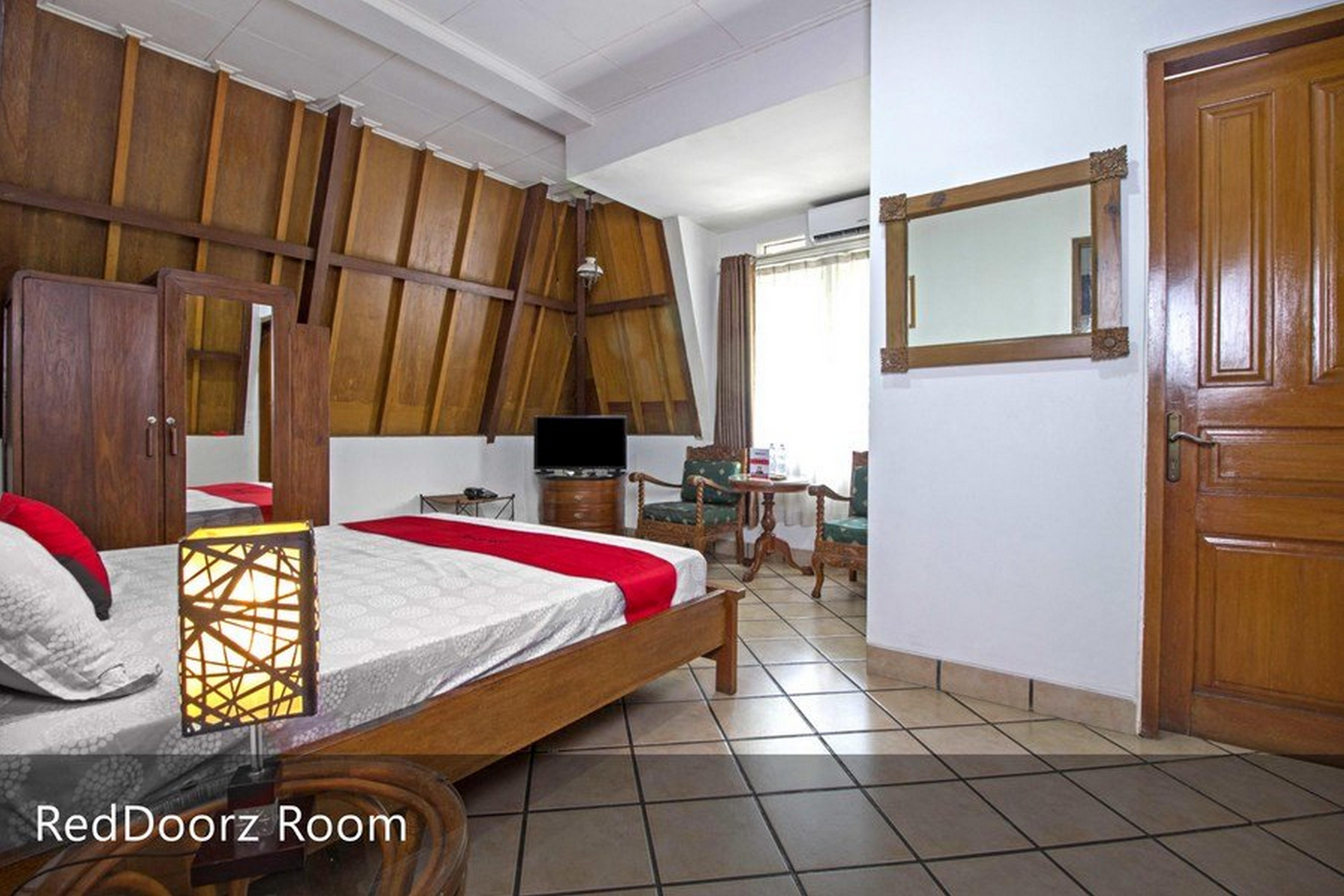 בנדונג Reddoorz Plus Near Parahyangan University מראה חיצוני תמונה