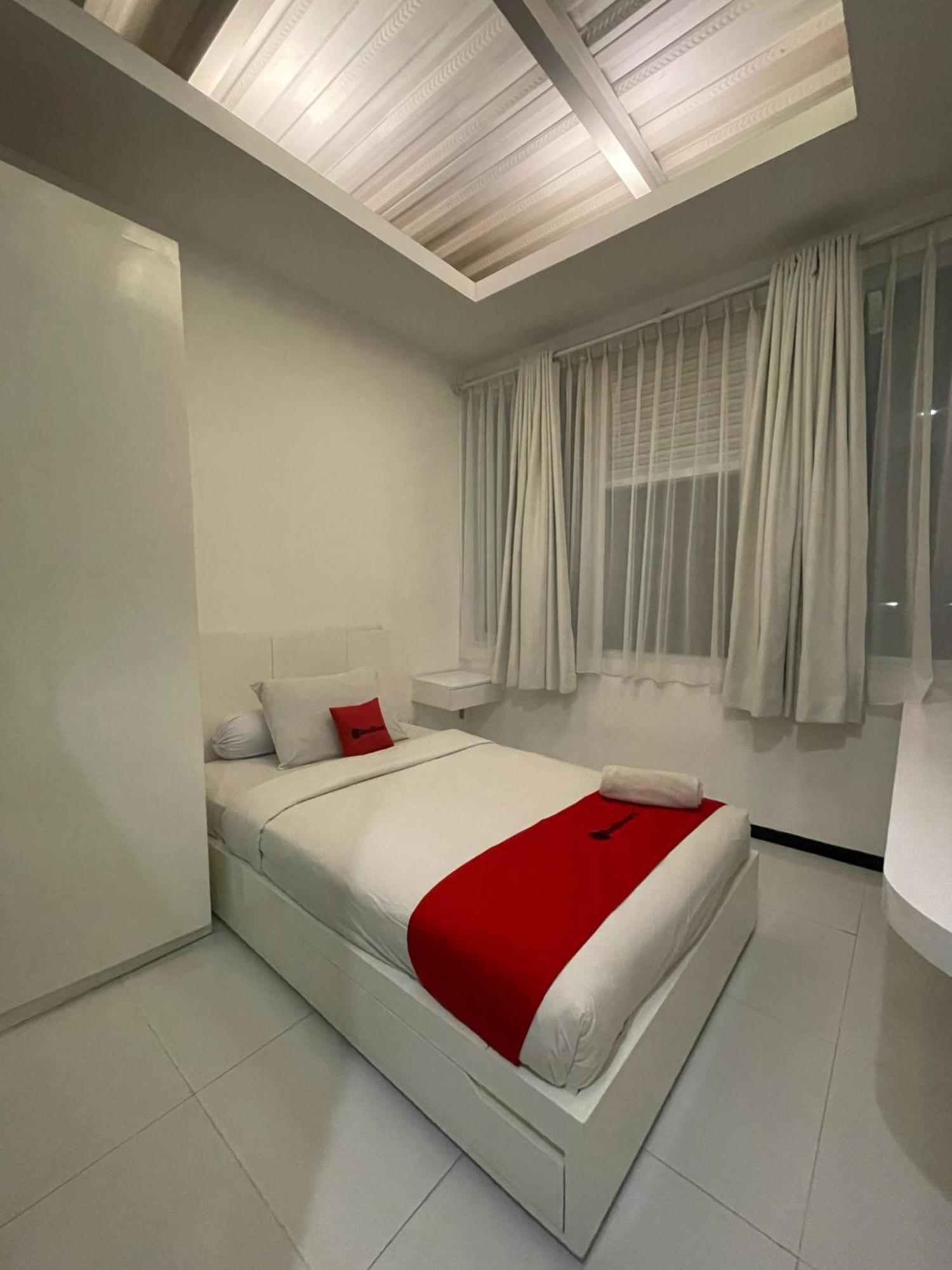 בנדונג Reddoorz Plus Near Parahyangan University מראה חיצוני תמונה