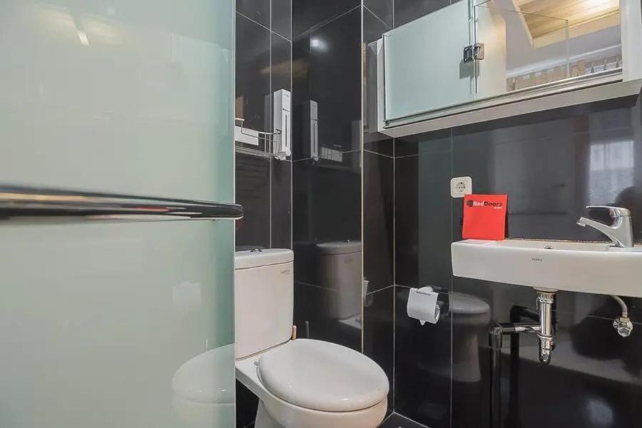 בנדונג Reddoorz Plus Near Parahyangan University מראה חיצוני תמונה