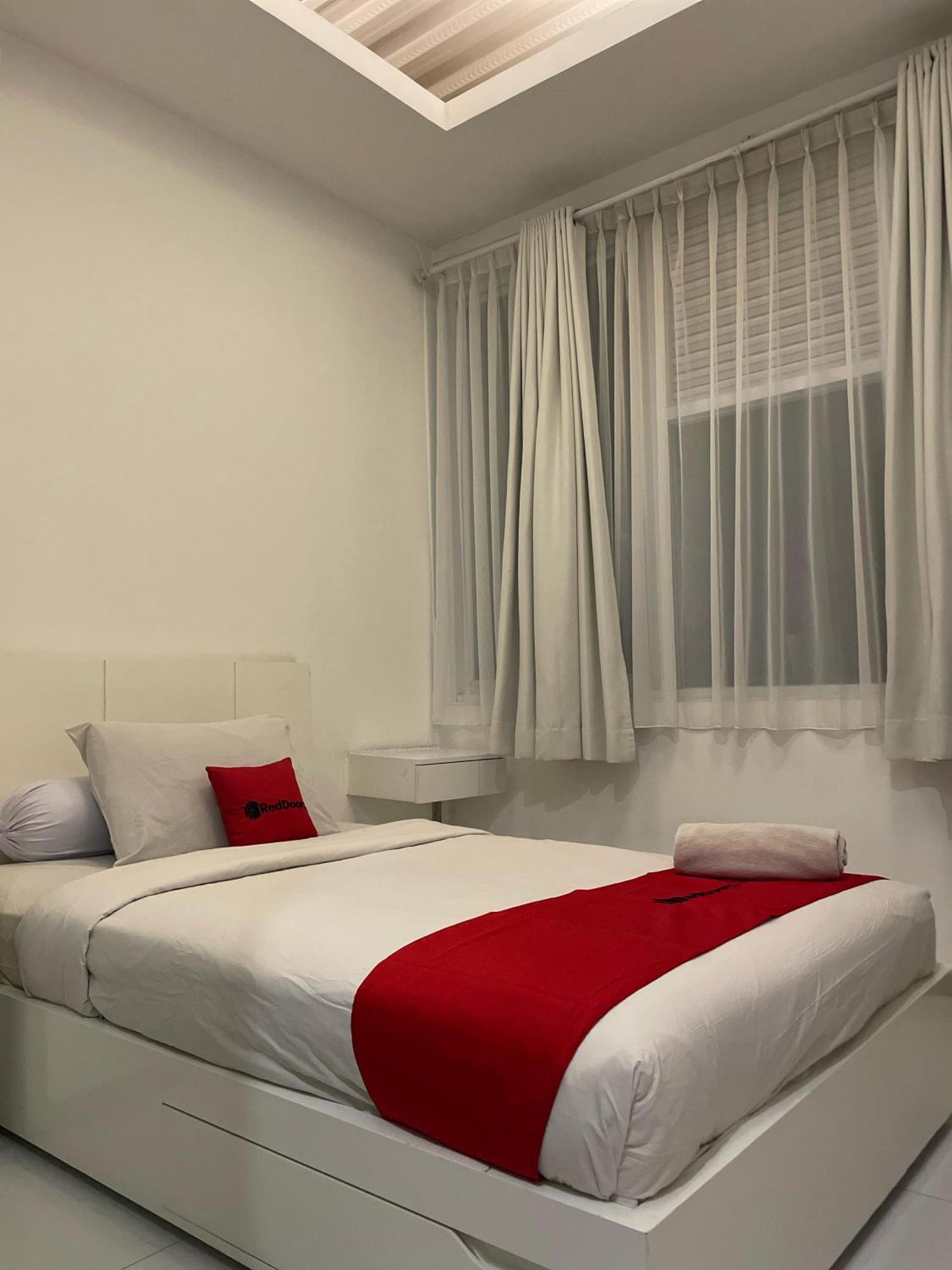 בנדונג Reddoorz Plus Near Parahyangan University מראה חיצוני תמונה