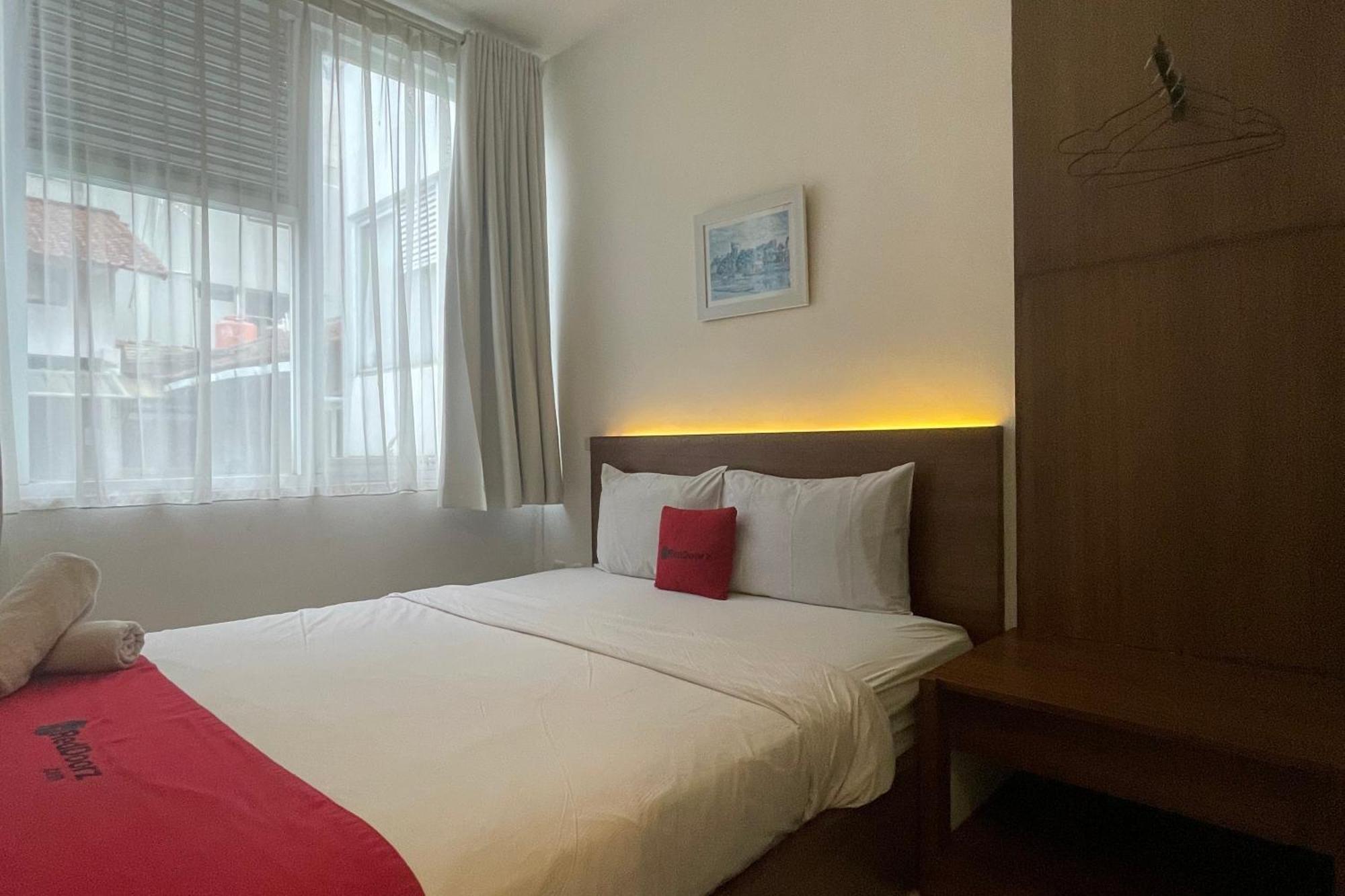 בנדונג Reddoorz Plus Near Parahyangan University מראה חיצוני תמונה