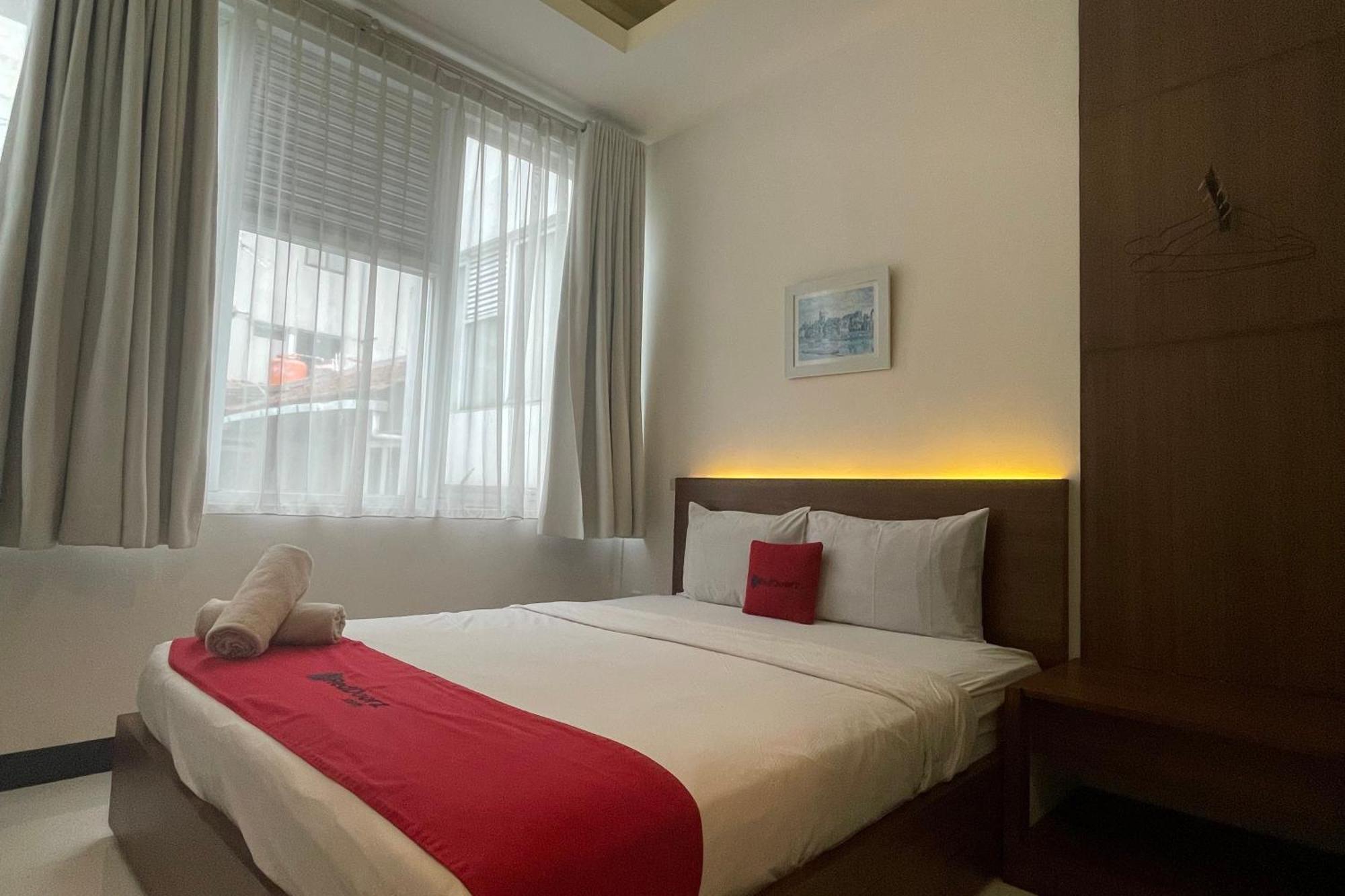 בנדונג Reddoorz Plus Near Parahyangan University מראה חיצוני תמונה