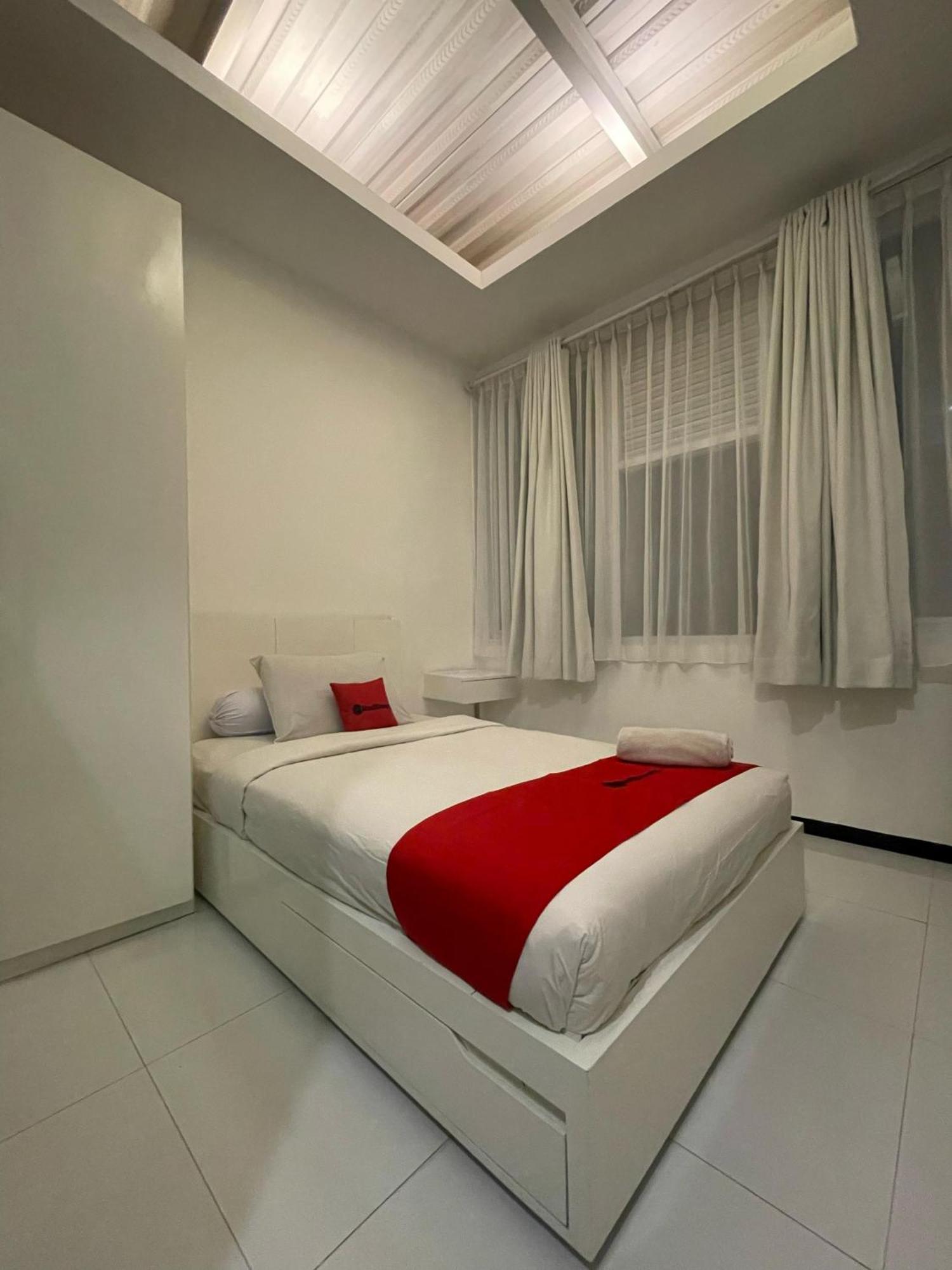 בנדונג Reddoorz Plus Near Parahyangan University מראה חיצוני תמונה
