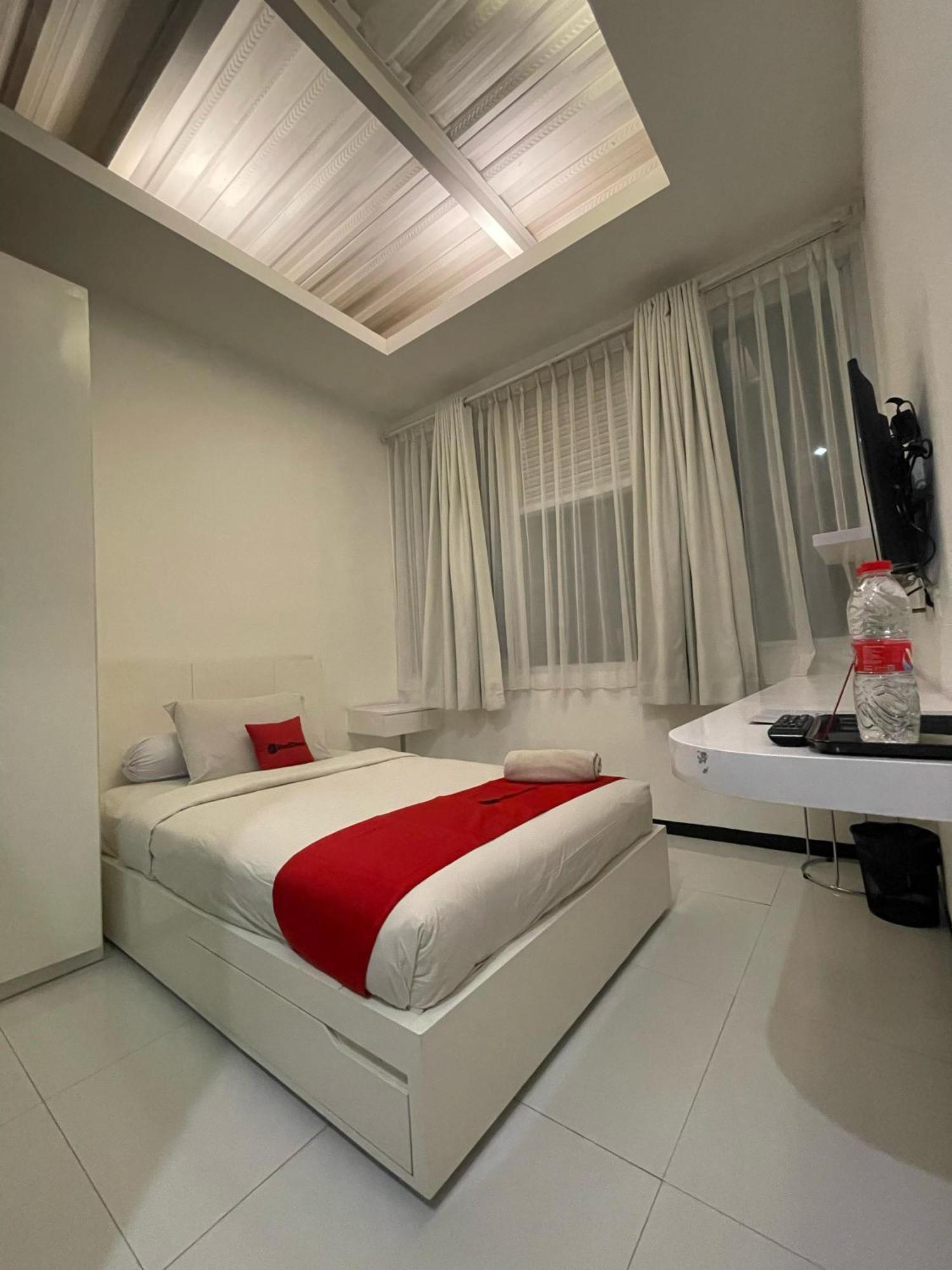 בנדונג Reddoorz Plus Near Parahyangan University מראה חיצוני תמונה