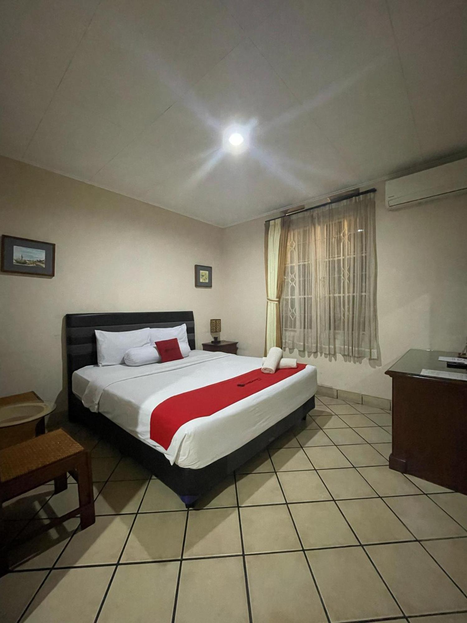 בנדונג Reddoorz Plus Near Parahyangan University מראה חיצוני תמונה