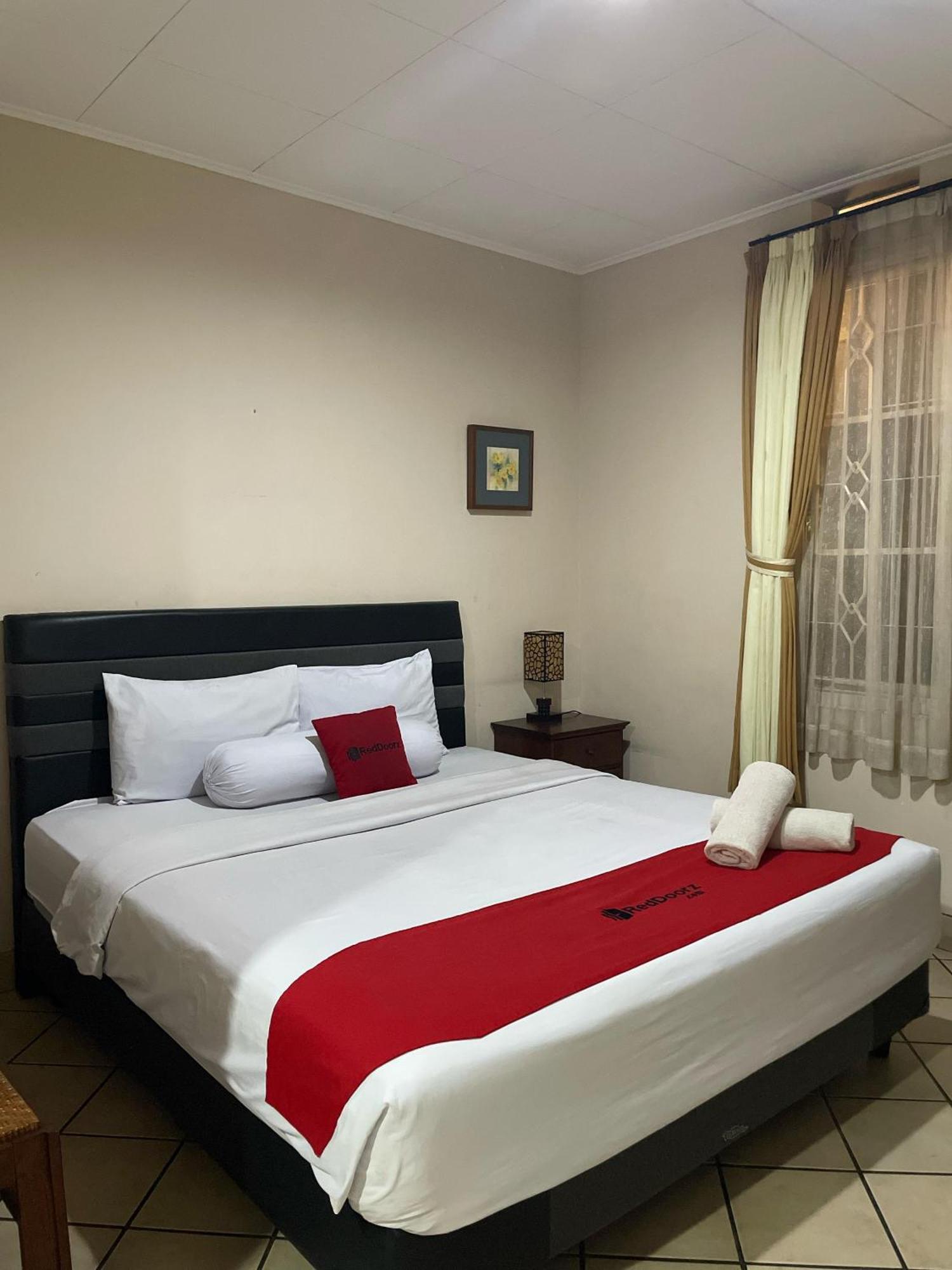 בנדונג Reddoorz Plus Near Parahyangan University מראה חיצוני תמונה