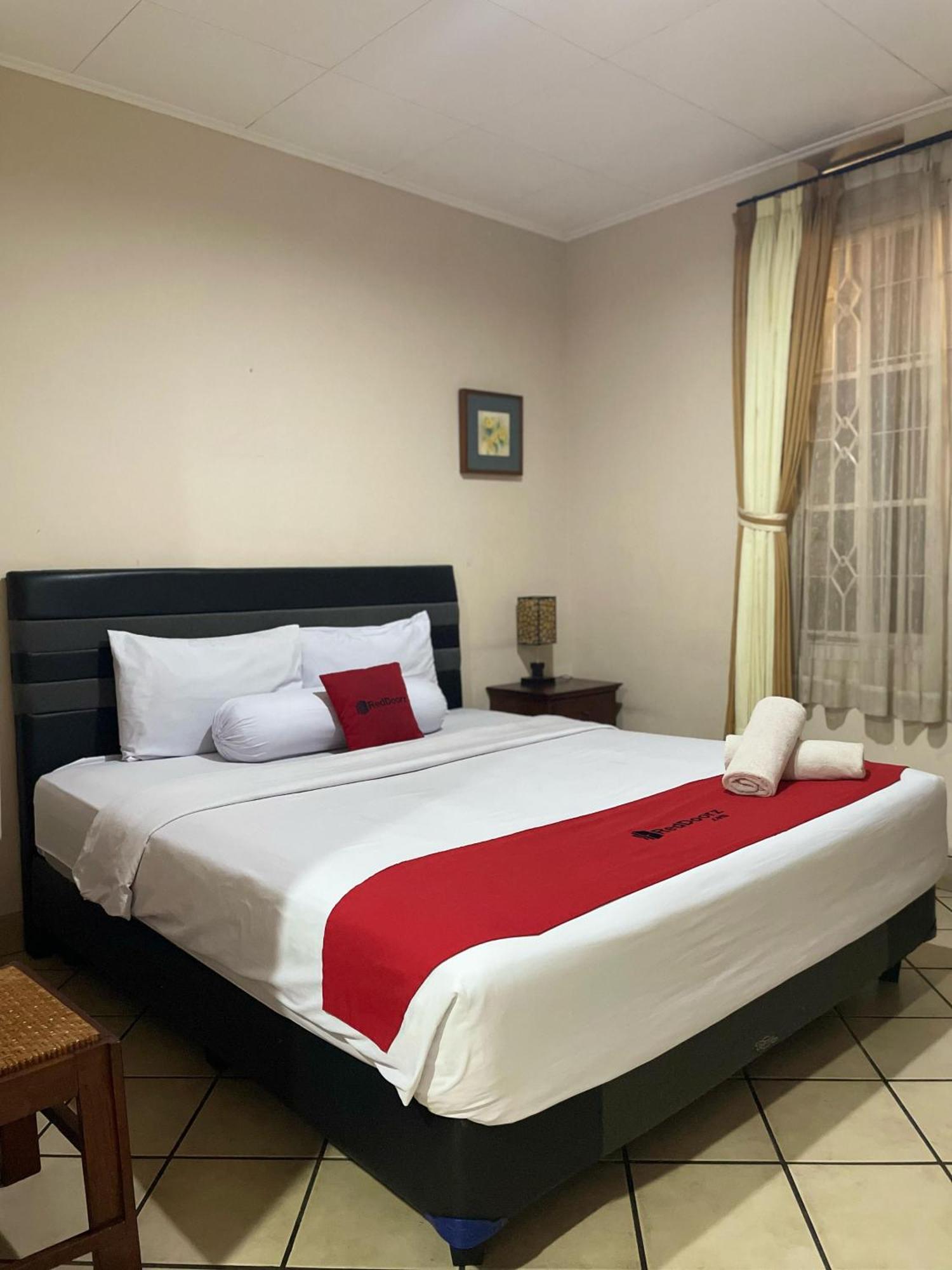 בנדונג Reddoorz Plus Near Parahyangan University מראה חיצוני תמונה