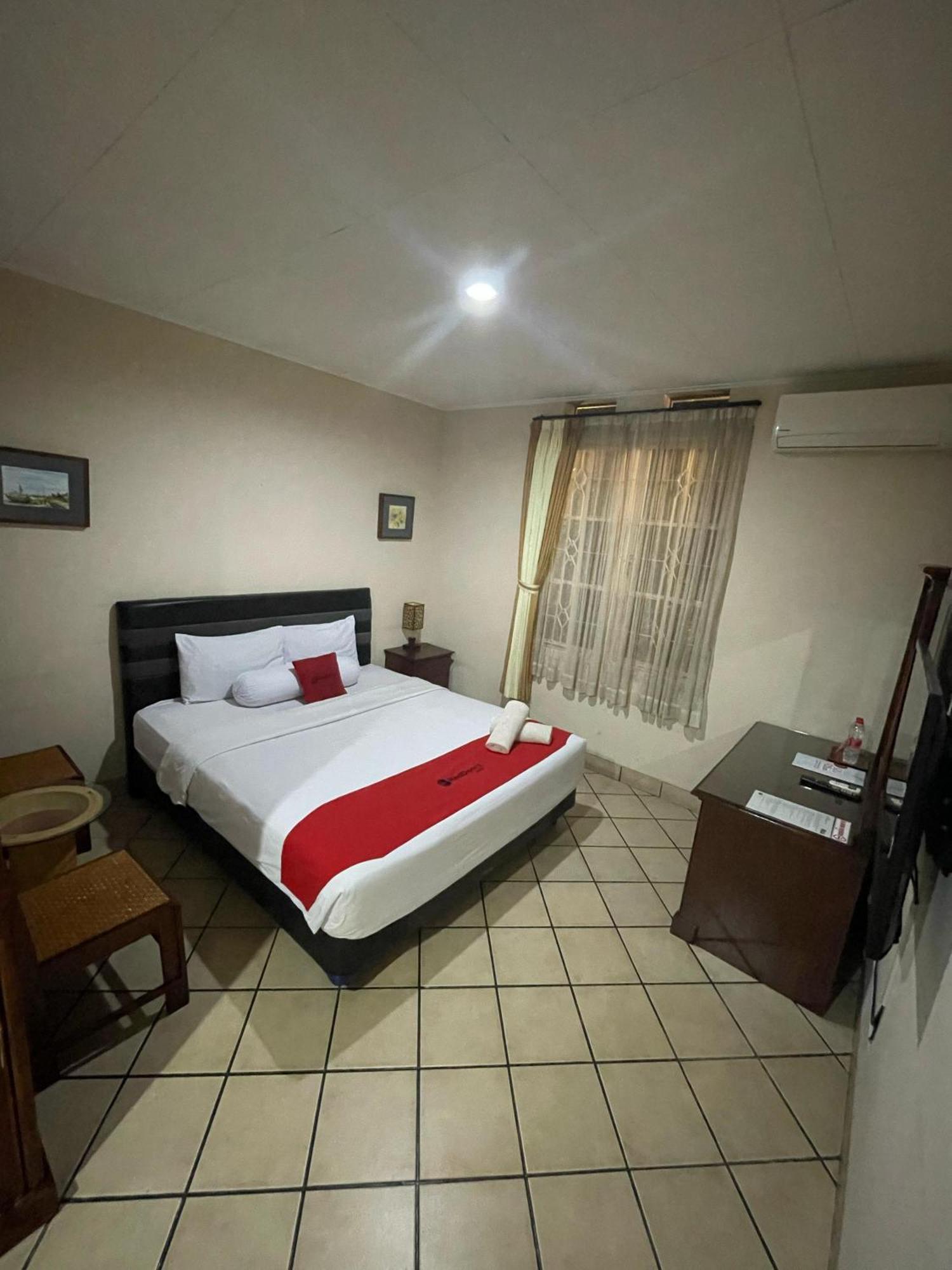 בנדונג Reddoorz Plus Near Parahyangan University מראה חיצוני תמונה