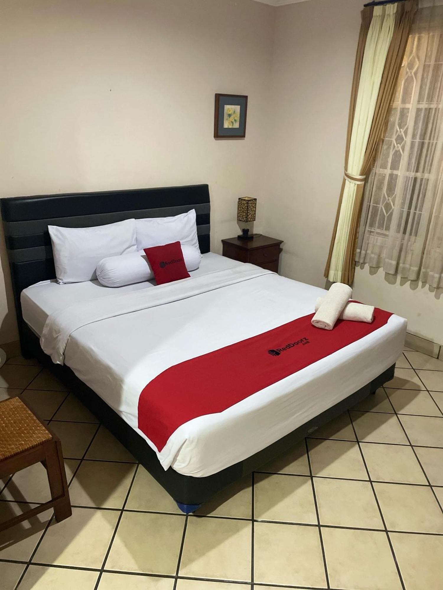 בנדונג Reddoorz Plus Near Parahyangan University מראה חיצוני תמונה