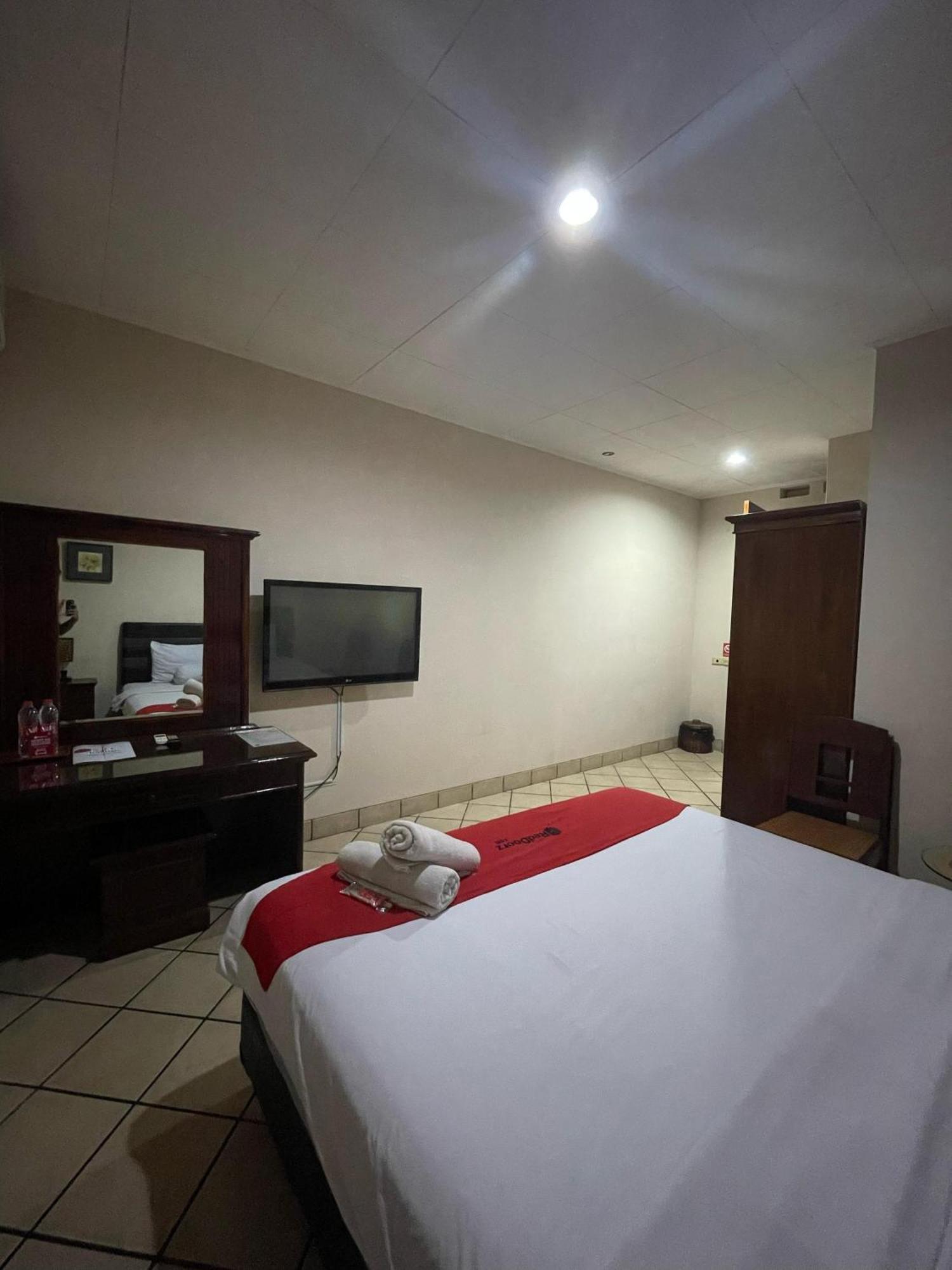 בנדונג Reddoorz Plus Near Parahyangan University מראה חיצוני תמונה