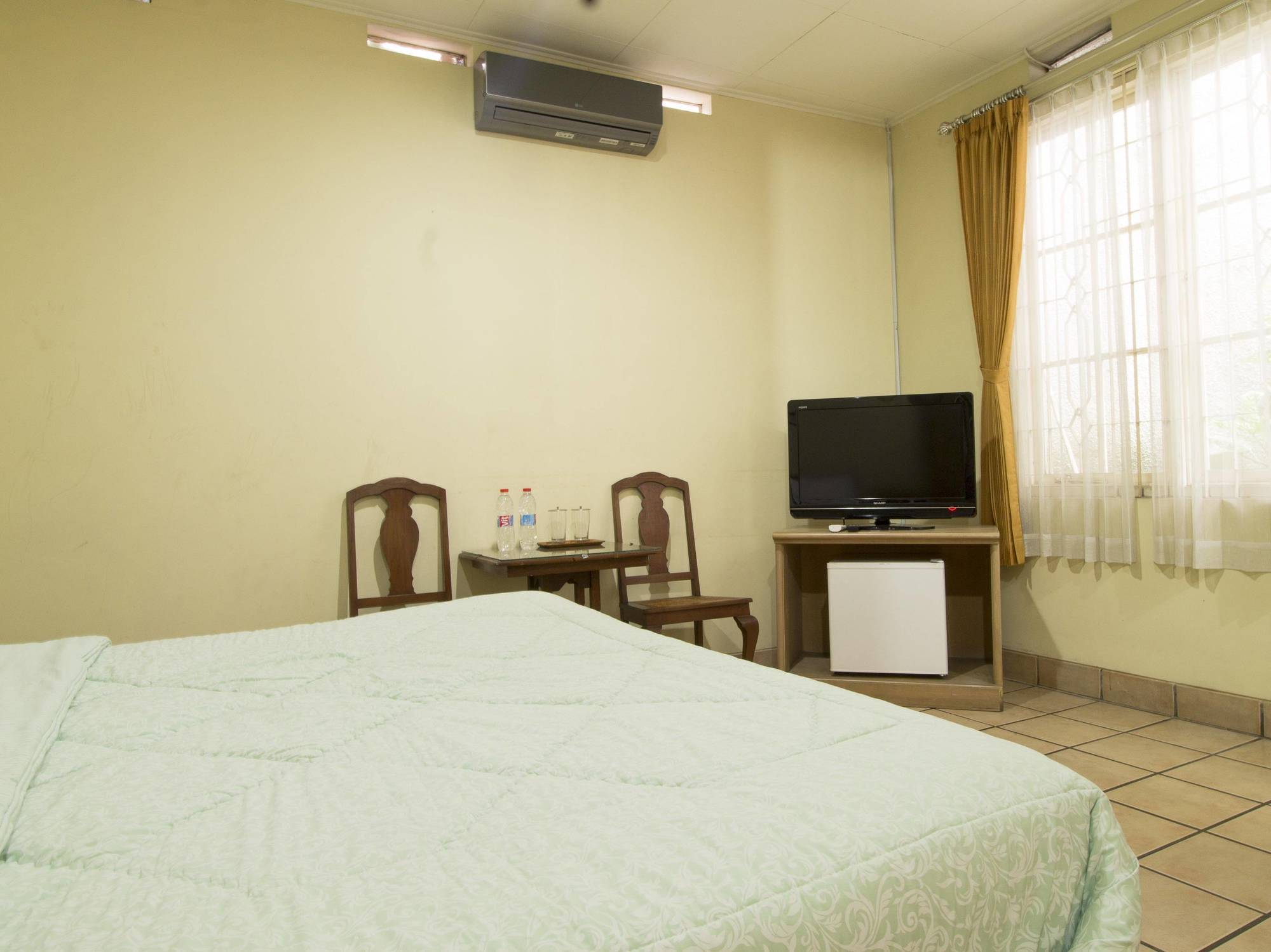 בנדונג Reddoorz Plus Near Parahyangan University מראה חיצוני תמונה