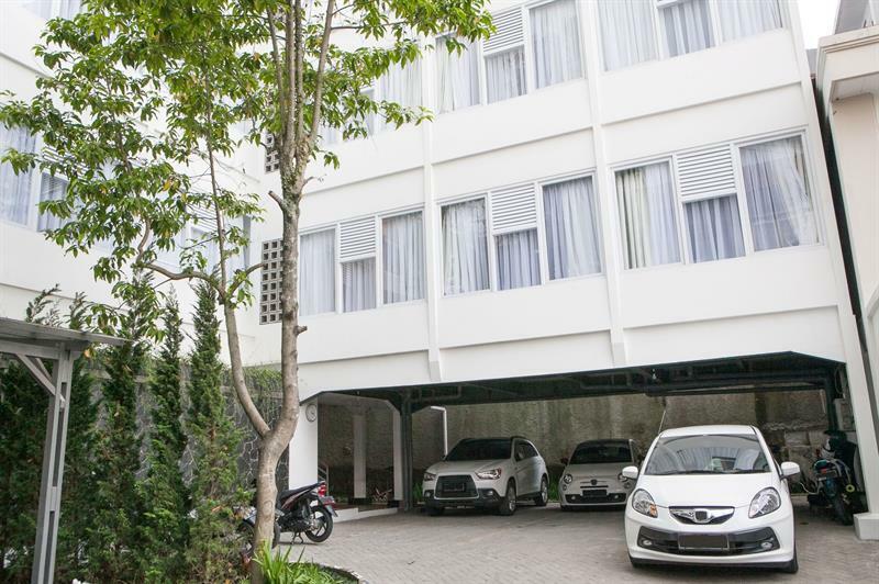 בנדונג Reddoorz Plus Near Parahyangan University מראה חיצוני תמונה